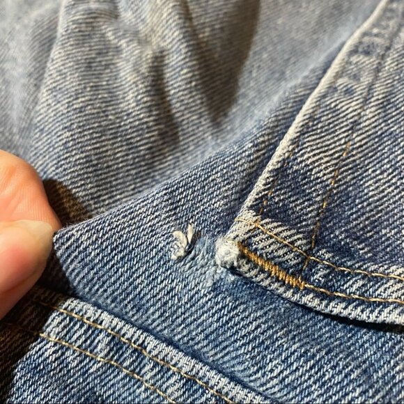 Men’s Wrangler Medium Wash Relaxed Fit Blue Jeans - Picture 6 of 6